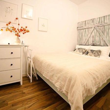 Jasmine Serenity Apartment - Central, Behind Black Church บราชอฟ ภายนอก รูปภาพ