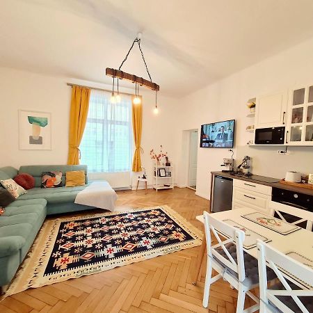 Jasmine Serenity Apartment - Central, Behind Black Church บราชอฟ ภายนอก รูปภาพ