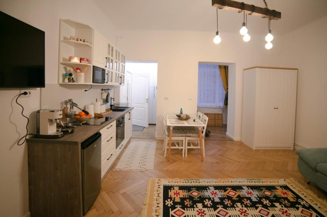 Jasmine Serenity Apartment - Central, Behind Black Church บราชอฟ ภายนอก รูปภาพ