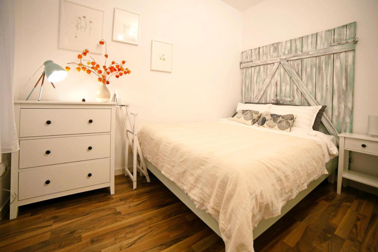 Jasmine Serenity Apartment - Central, Behind Black Church บราชอฟ ภายนอก รูปภาพ