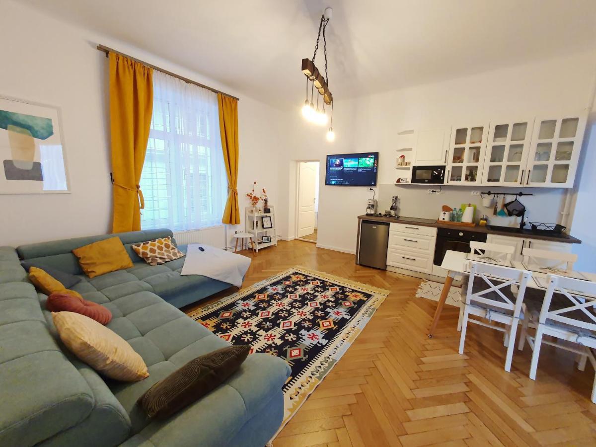 Jasmine Serenity Apartment - Central, Behind Black Church บราชอฟ ภายนอก รูปภาพ