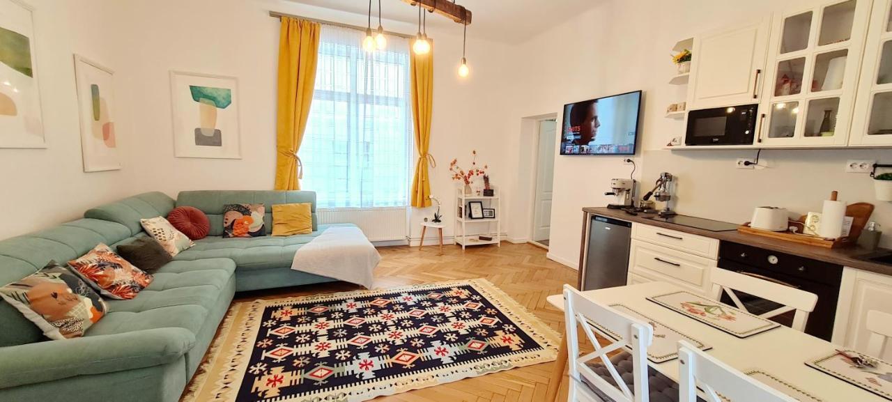 Jasmine Serenity Apartment - Central, Behind Black Church บราชอฟ ภายนอก รูปภาพ
